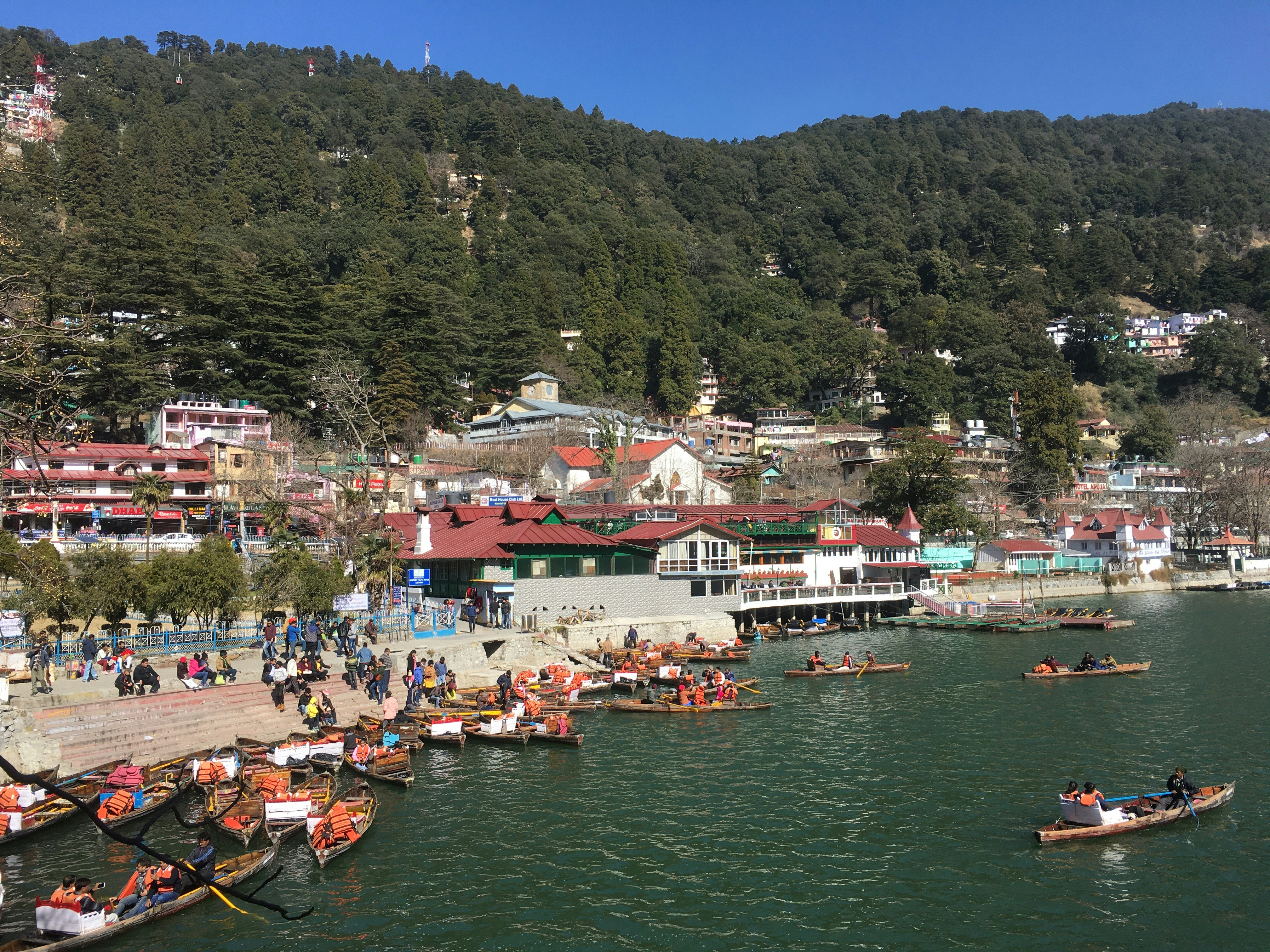 Cozy hostel dorm and common area in Nainital